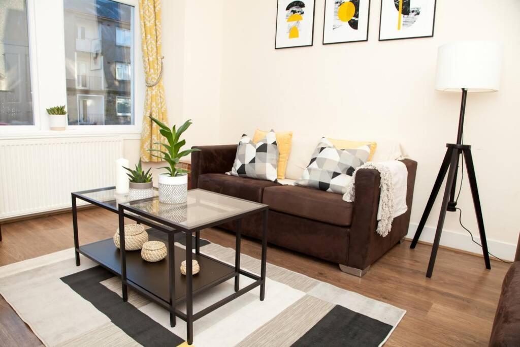 Snug - Logie Baird Apartment Helensburgh Luaran gambar
